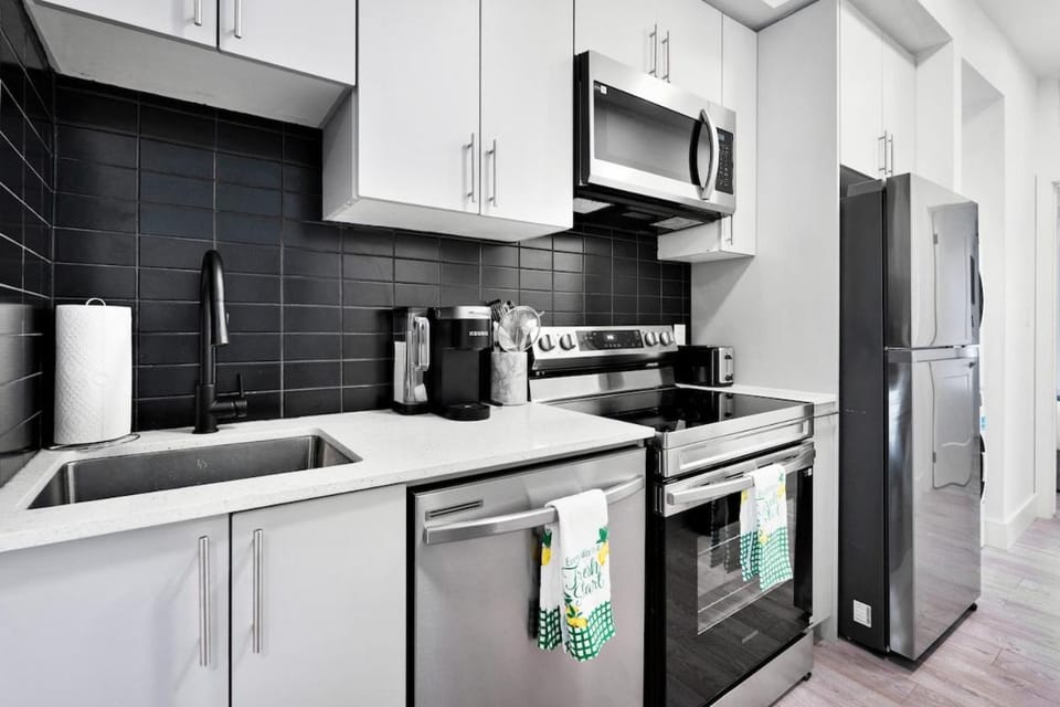 Coffee/tea facilities, Kitchen or kitchenette, dishwasher, oven, toaster