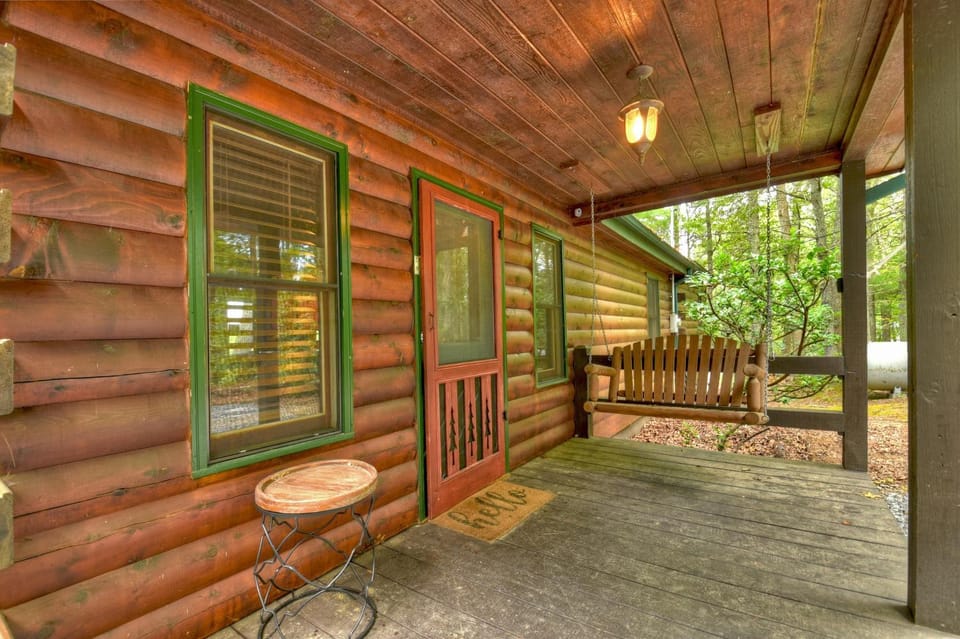 Oscars Outpost Fire Pit Pet Friendly House in Mineral Bluff