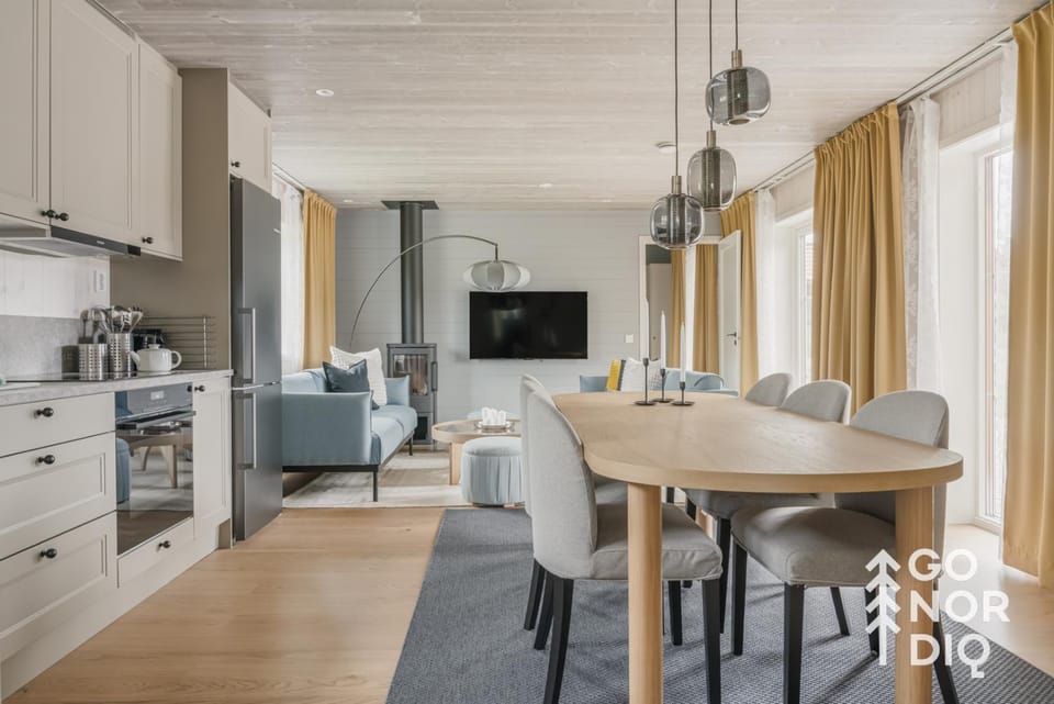 TV and multimedia, Kitchen or kitchenette, Dining area, stove