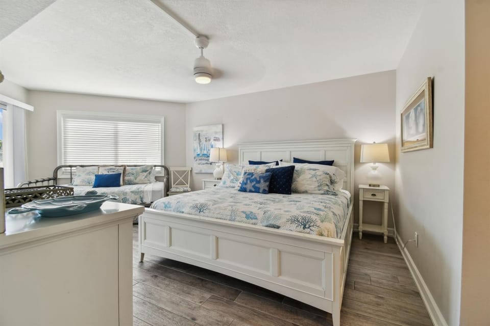 Ocean Condo Many Beds & Perfect for Families Apartment in Redington Shores