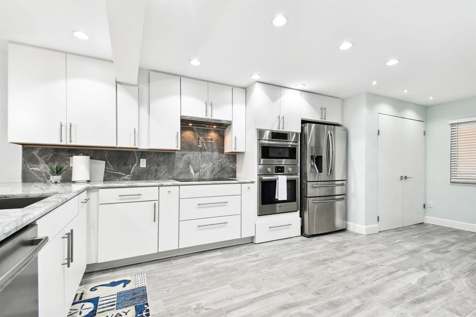 Modern Luxury Ocean & Pool View Condo Apartment in Redington Shores