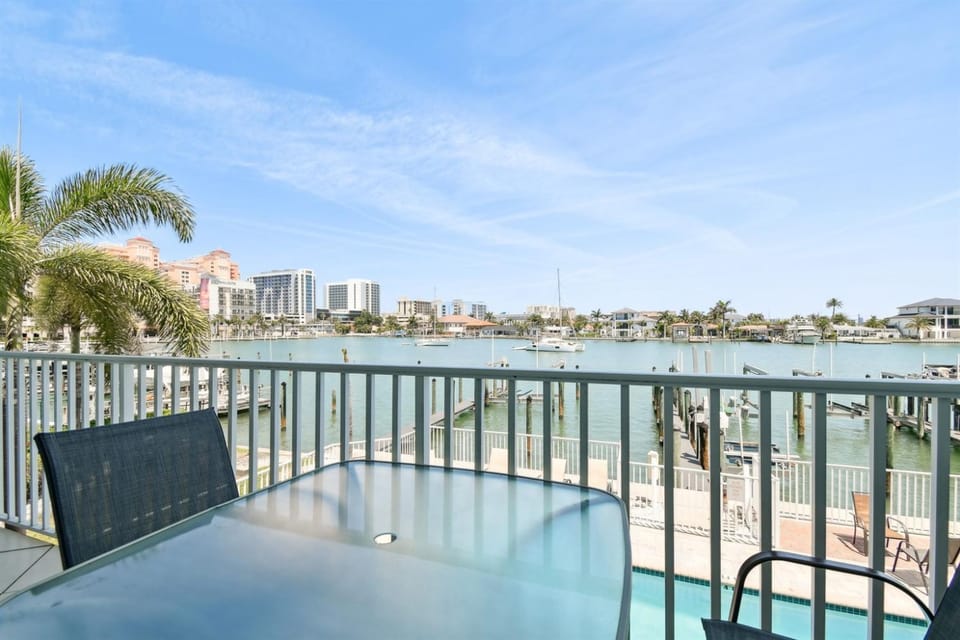 Waterfront 4-level Townhome with Rooftop Deck! House in Clearwater Beach