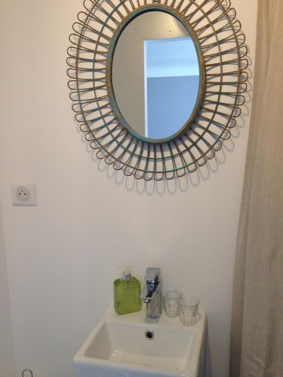 Photo of the whole room, Decorative detail