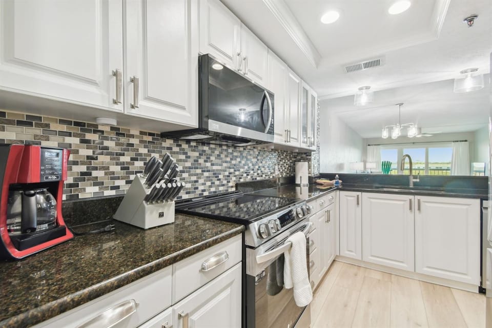 Charming Waterfront Condo 3-Min to Beach Apartment in Indian Shores