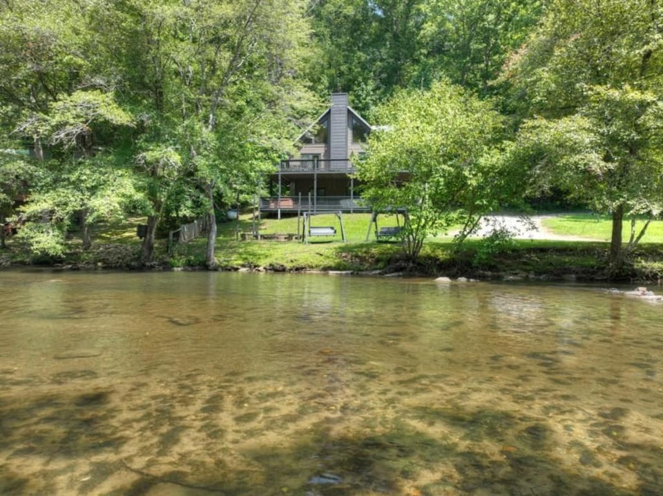 Troutlandia Pet Friendly Fish From Cabin Hot Tub Cabin in Georgia