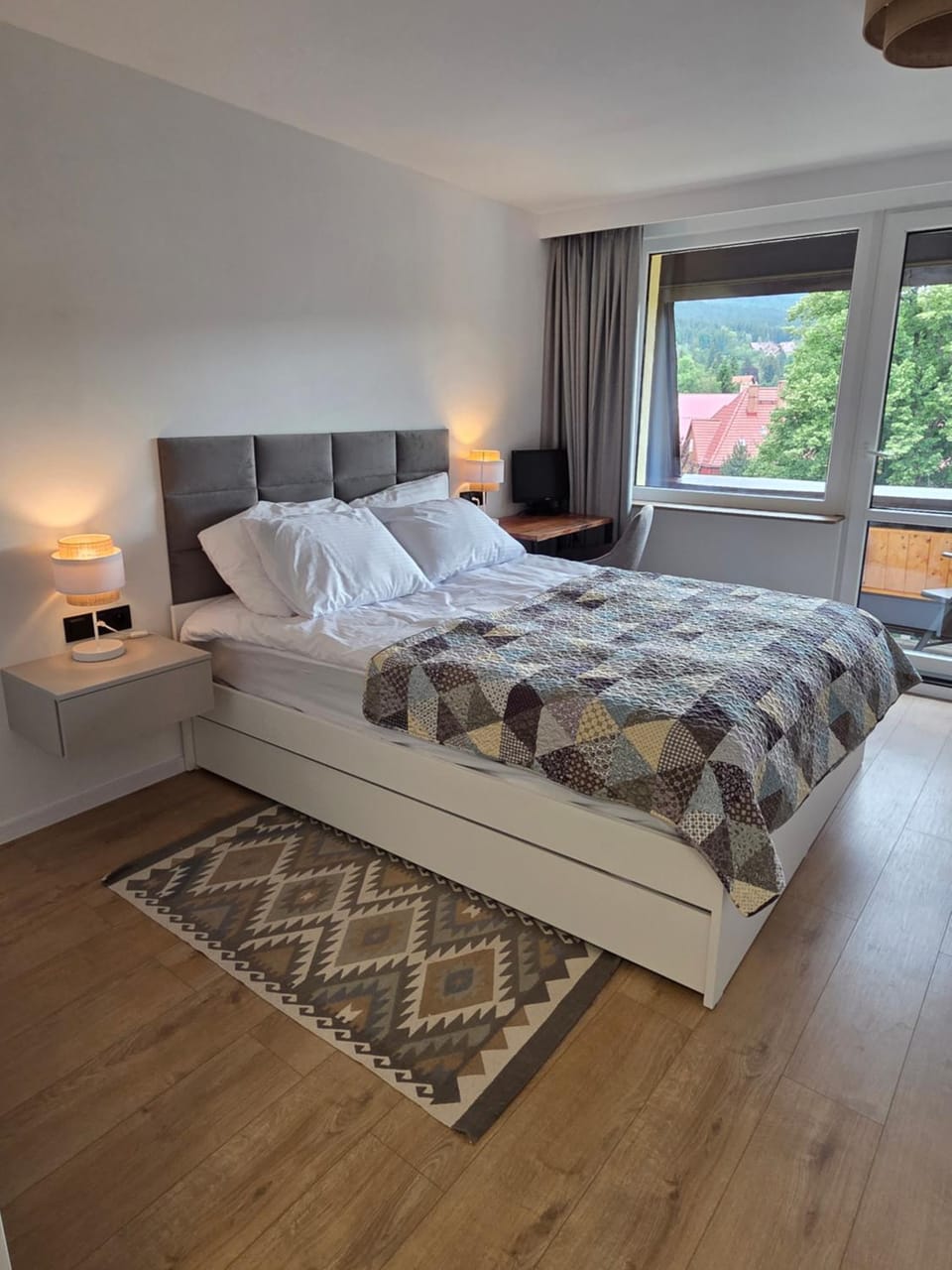 Bed, Photo of the whole room, Bedroom