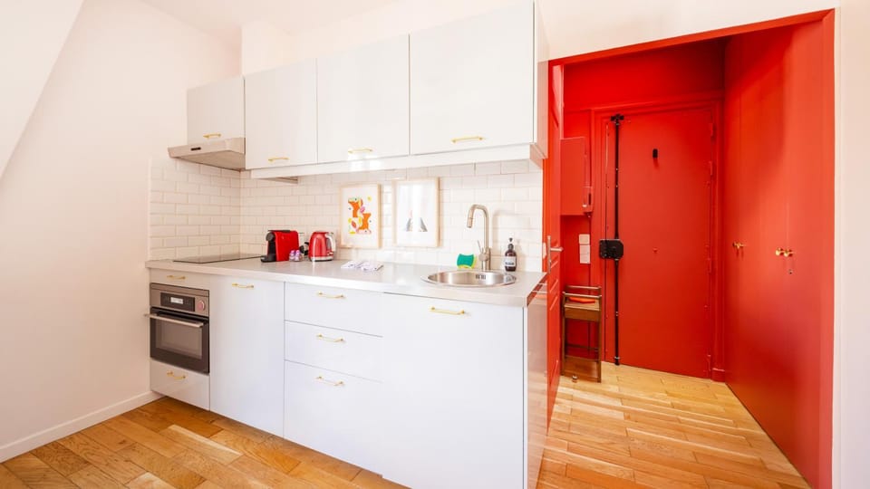 Kitchen or kitchenette