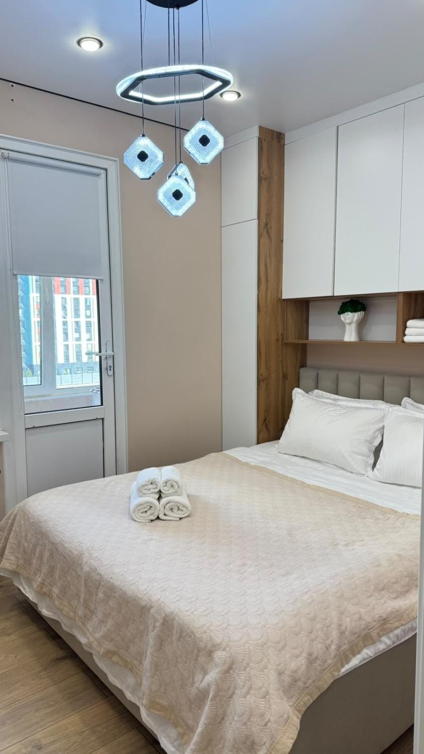 Bed, Bedroom, towels, wardrobe