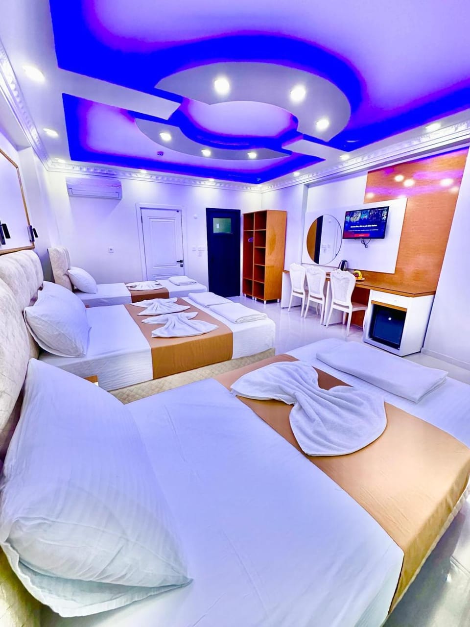 Bed, TV and multimedia, Photo of the whole room, Seating area, Bedroom, towels