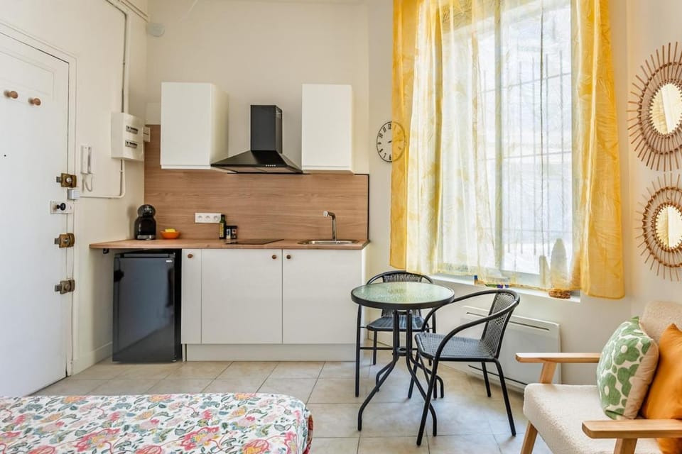 Kitchen or kitchenette, stove