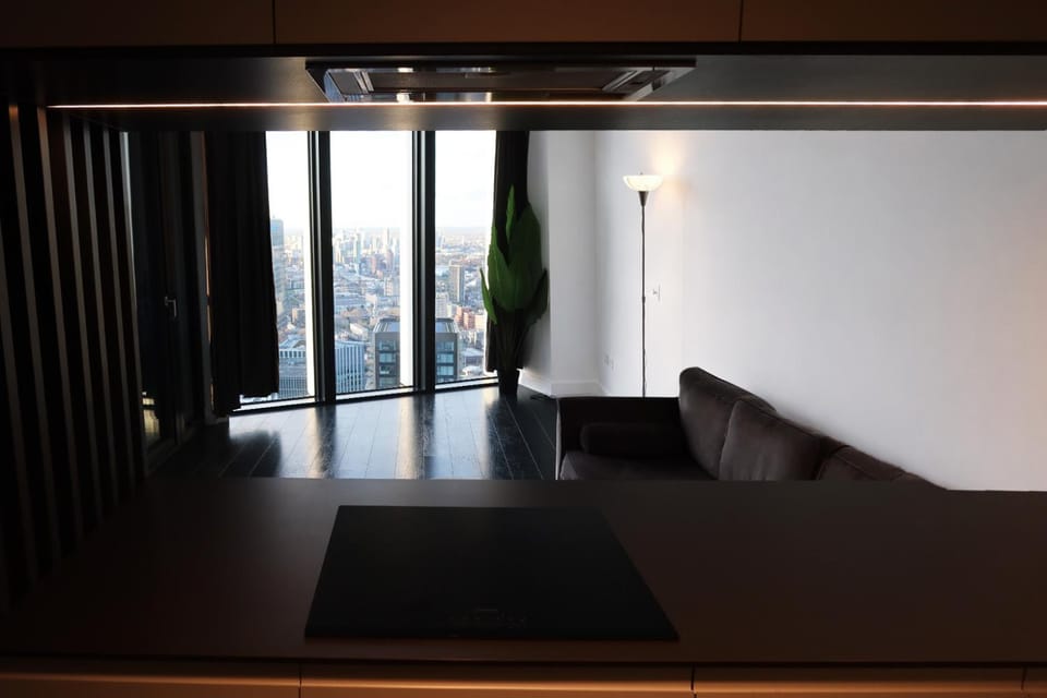 Luxury High-Rise Skyline Views Apartment in London