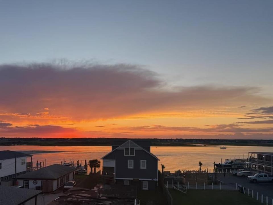 Neighbourhood, Natural landscape, Sunset