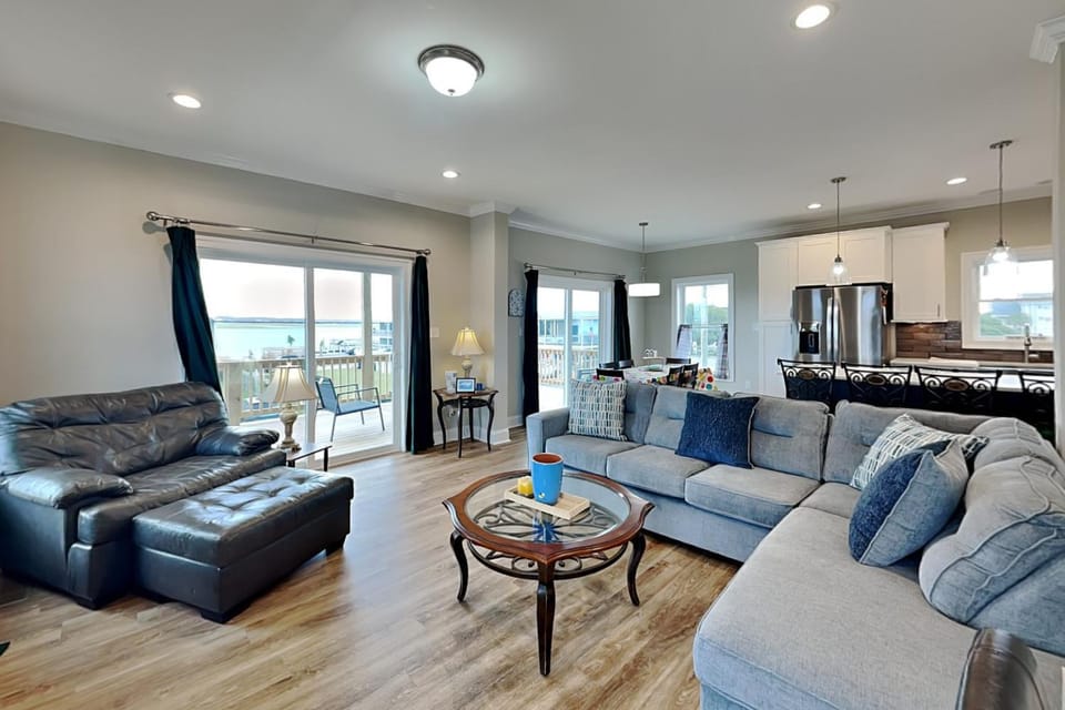 Balcony/Terrace, Living room, Seating area, Dining area, furniture
