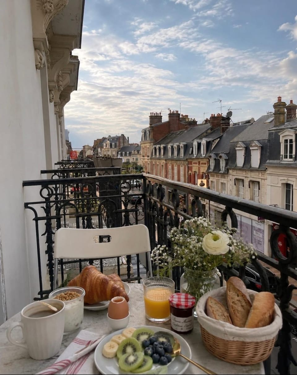 Cozy studio with balcony in Deauville Apartment in Deauville