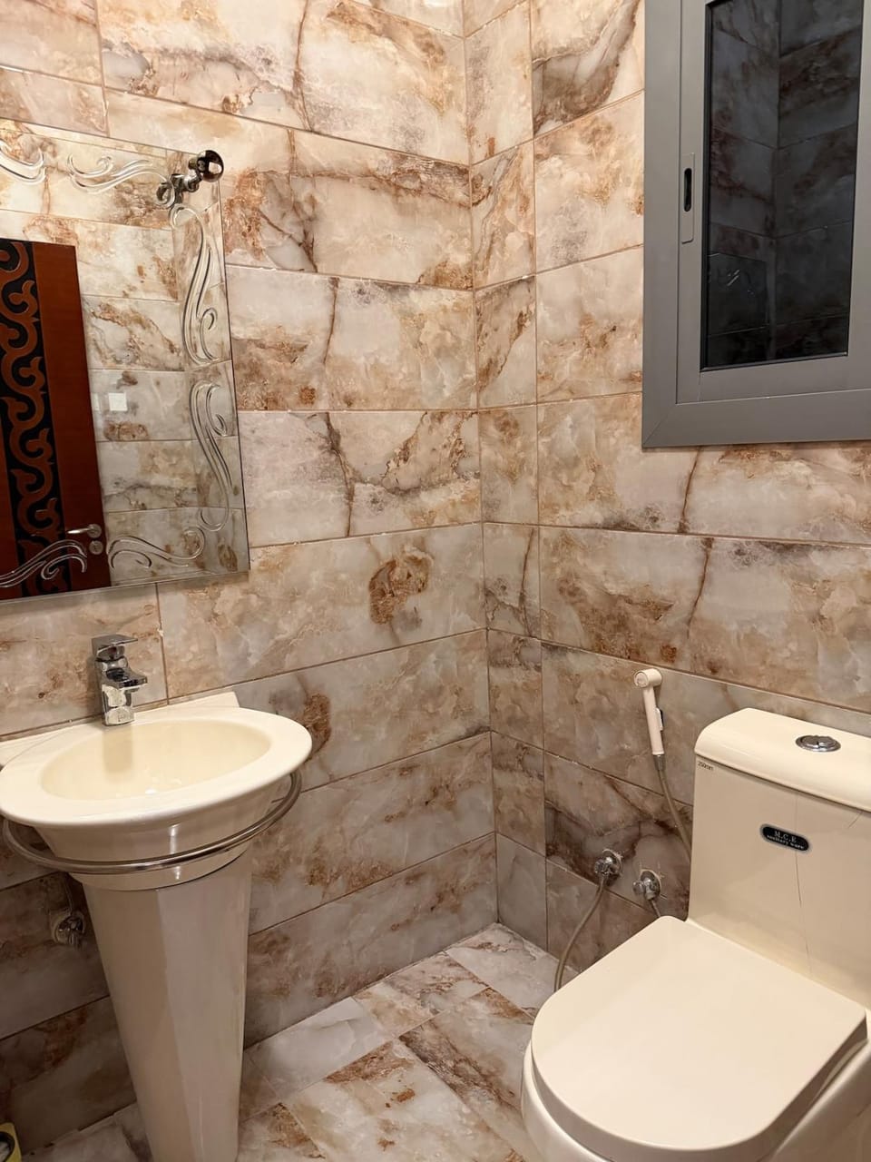 Toilet, bidet