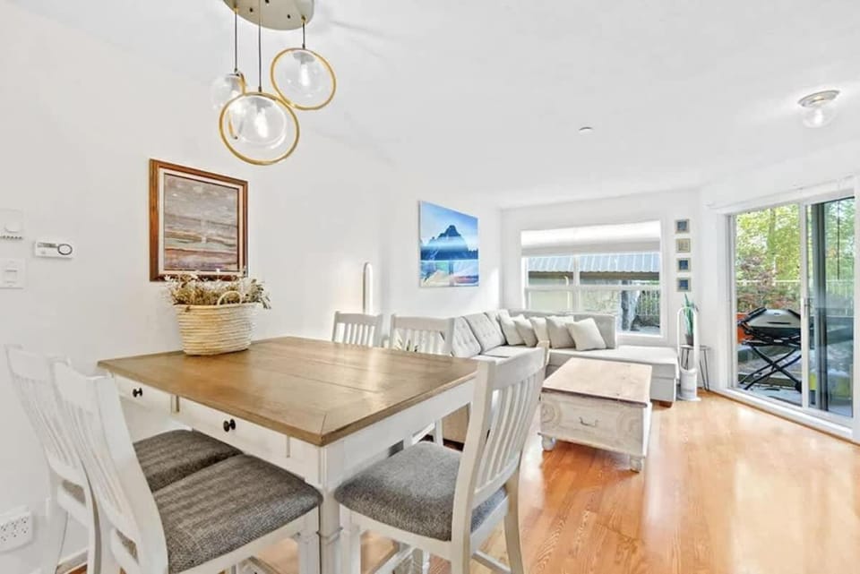 Luxe 2-Bed Ski-in Ski-out, On Hill Apartment in Whistler