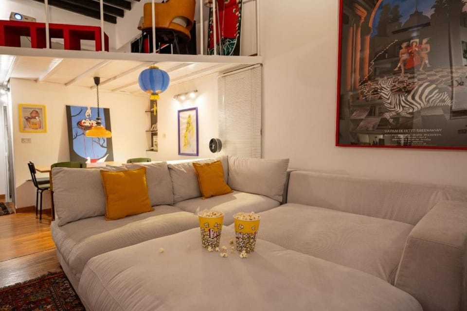 Modern Loft in NoLo 15 min Duomo by Metro Apartment in Milan
