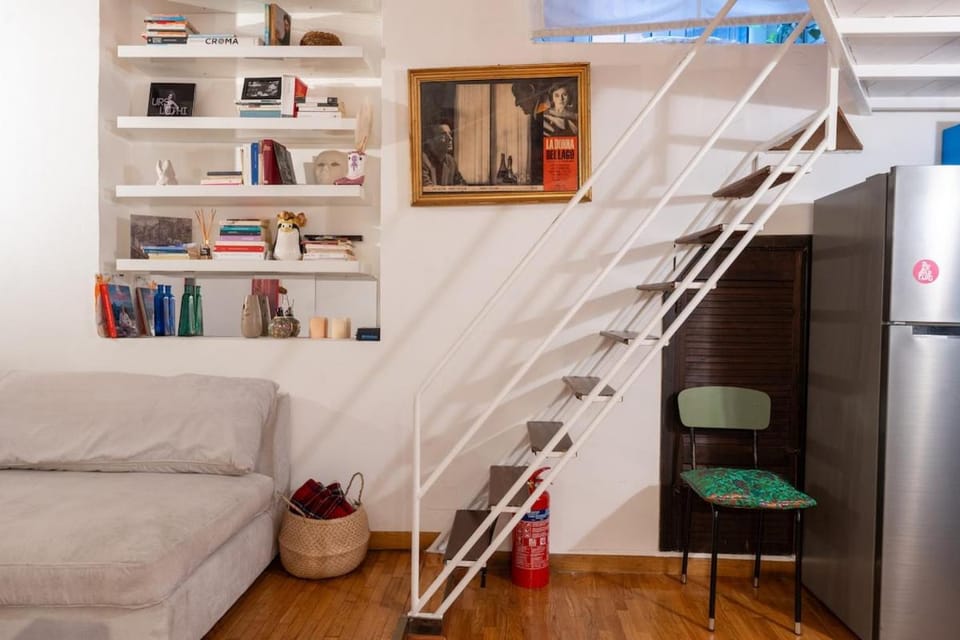 Modern Loft in NoLo 15 min Duomo by Metro Apartment in Milan