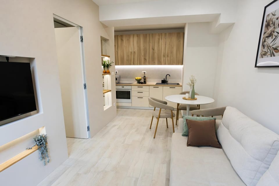 TV and multimedia, Kitchen or kitchenette, Living room, Seating area, Dining area