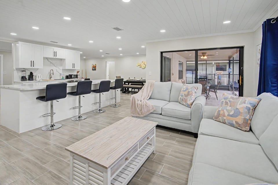 Balcony/Terrace, Kitchen or kitchenette, Living room, Seating area, Dining area, furniture