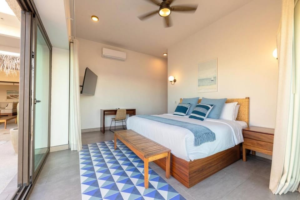 Oceanfront 2BR Home with Pool, BBQ & Terrace House in La Paz