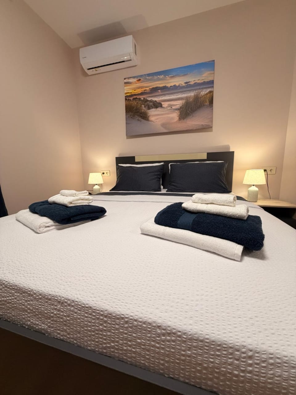 Bed, Photo of the whole room, Bedroom, towels, air conditioner