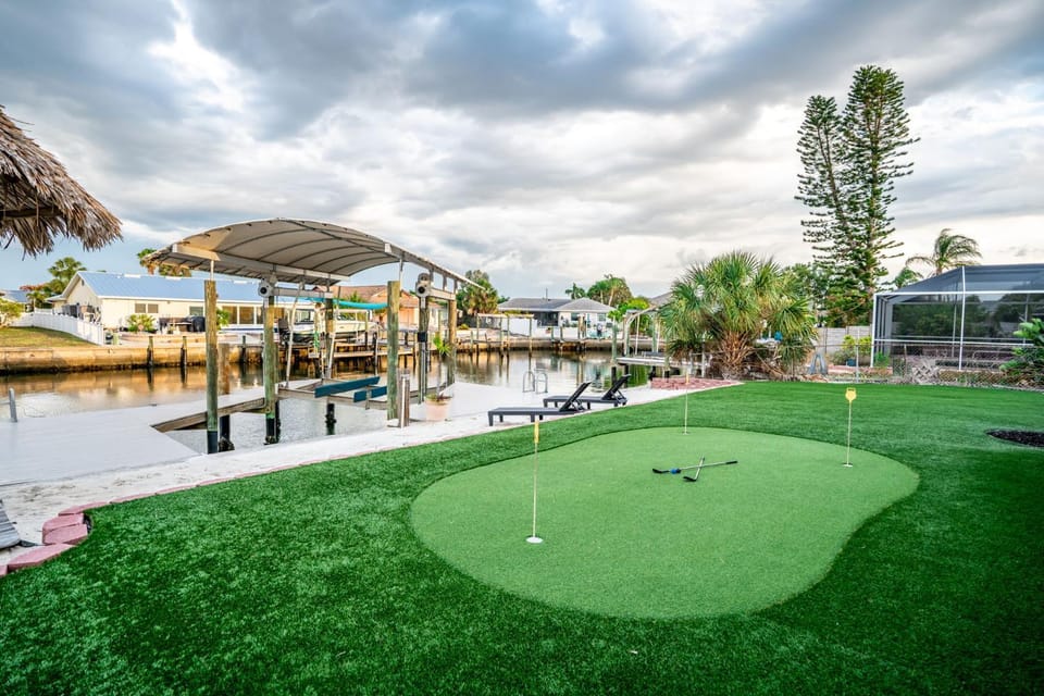 Patio, Day, Natural landscape, Garden, Minigolf