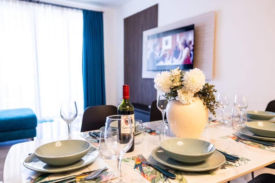 Luxury 3-Bed Seafront Apt-Mellieħa Bay-Jacuzzi Apartment in Malta
