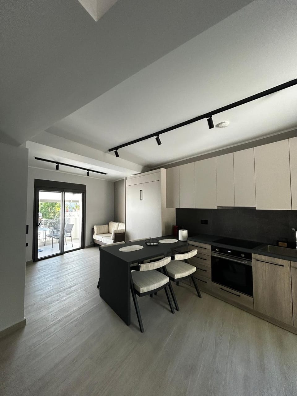 Tsonas Maisonette House in Ligia