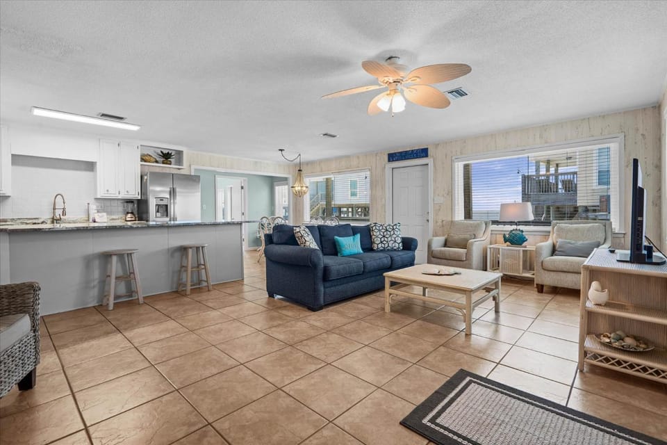 Day, TV and multimedia, Living room, Seating area, furniture, air conditioner