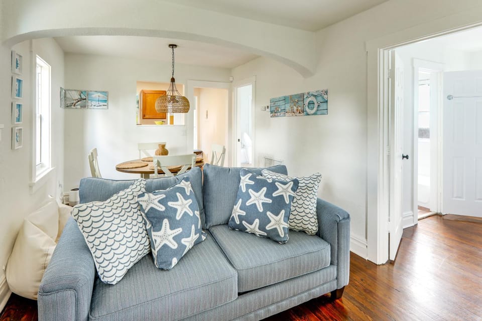 Walk to Lakeworth Dtwn! 5-Min Drive to Beach House in Lake Worth