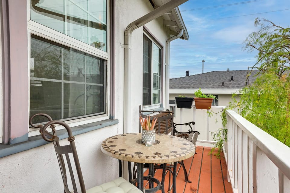 Spacious Furnished 1BR; Garage Parking; Garden House in Culver City