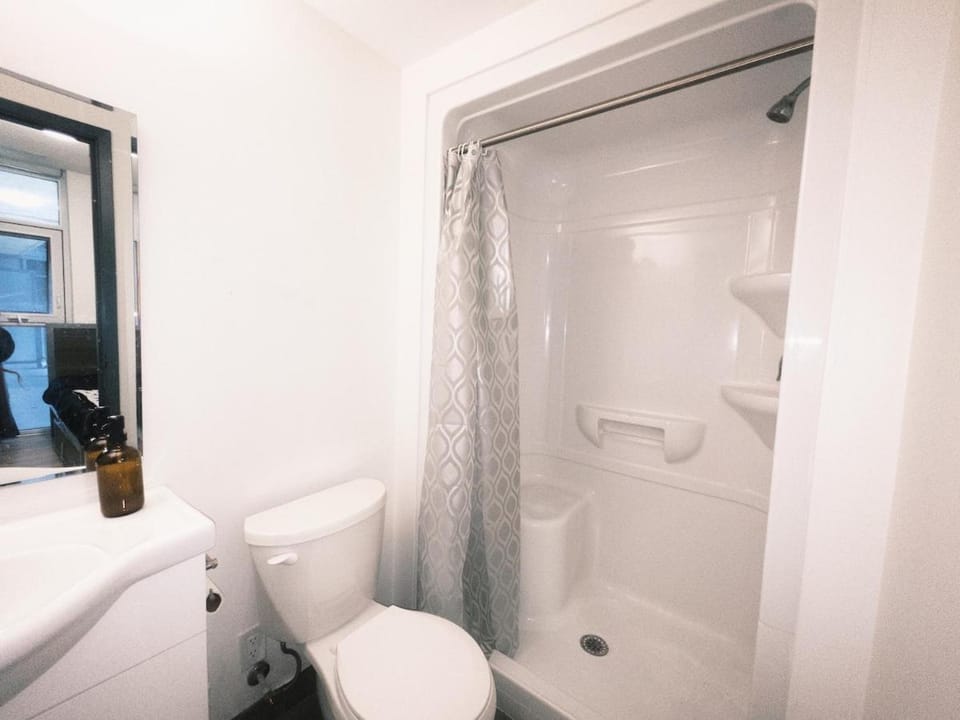 Modern 2BR Oasis Sleeps up to 6 with private balcony Apartment in Waterloo