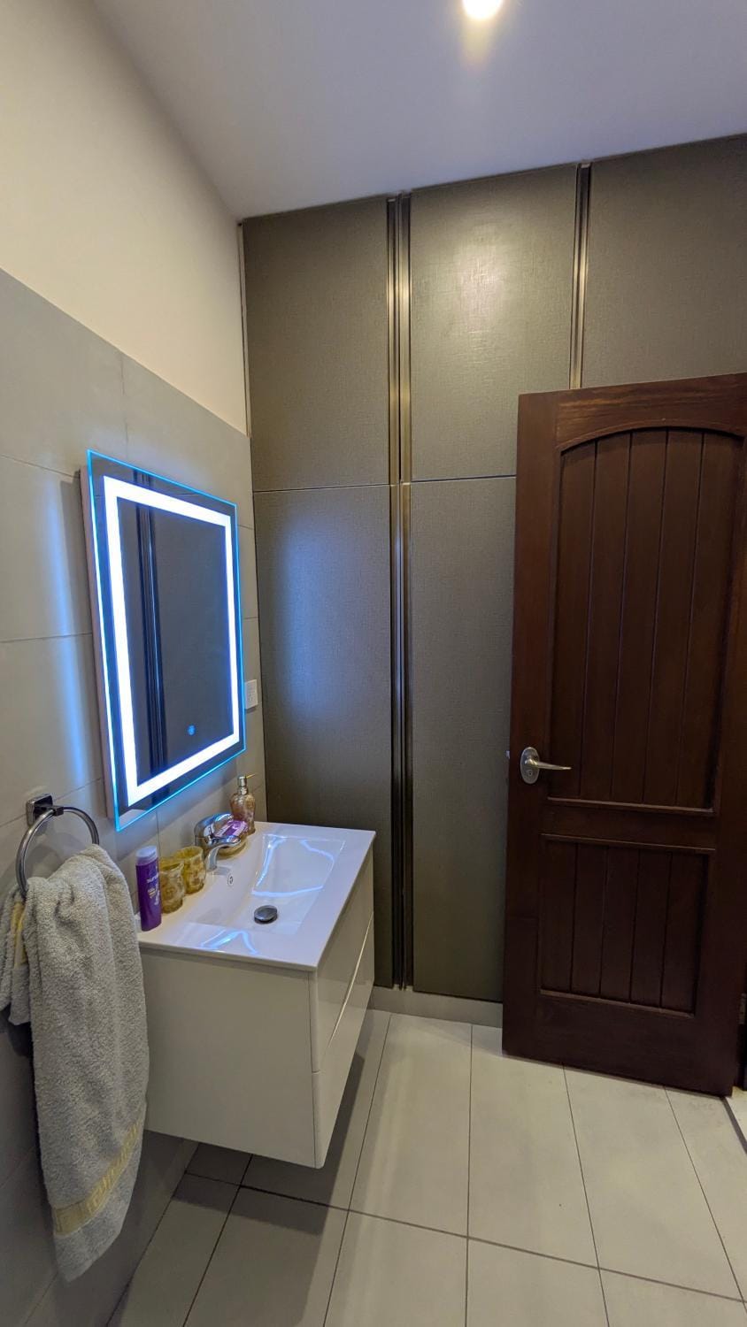 Bedroom, towels, wardrobe