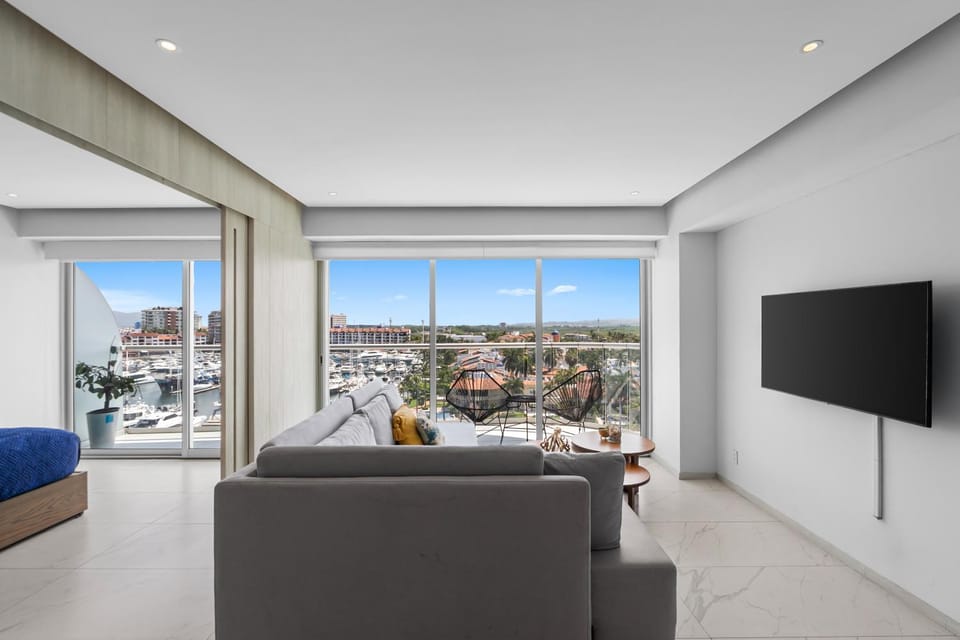 TV and multimedia, Living room, Evening entertainment