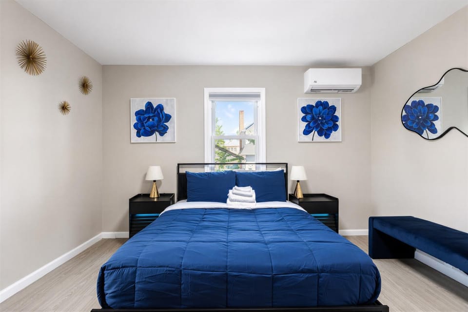 Spacious 3BR New Rochelle Parking 30 Min to NYC Apartment in New Rochelle