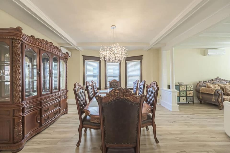 Grand Richmond Beach Retreat House in Ventnor City