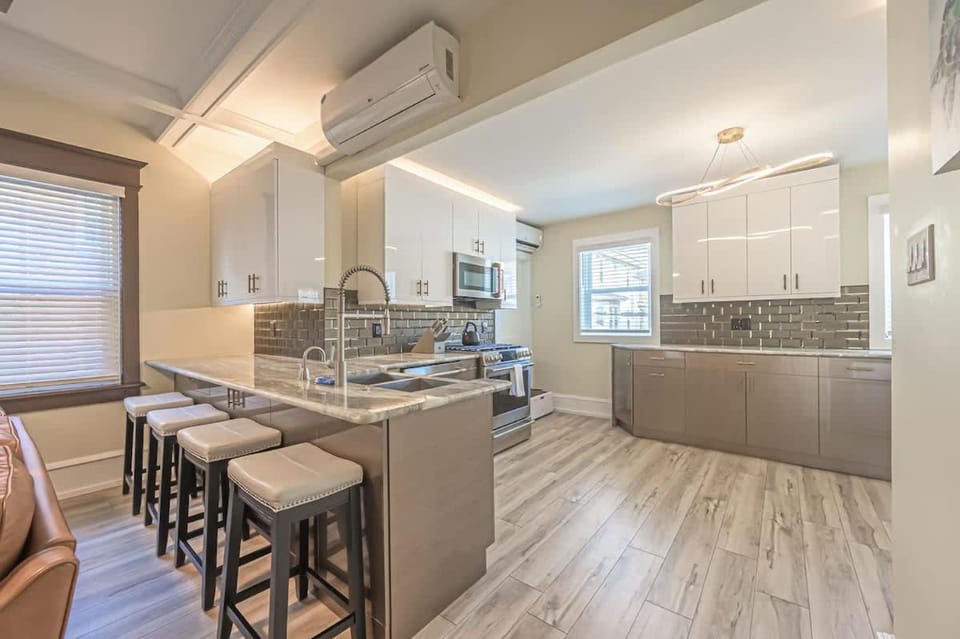 Grand Richmond Beach Retreat House in Ventnor City