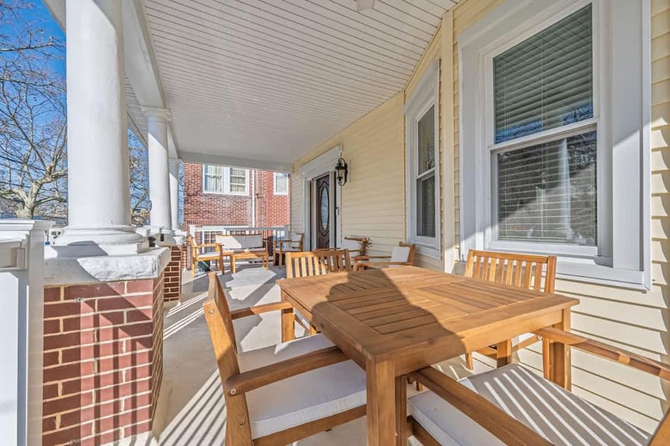 Grand Richmond Beach Retreat House in Ventnor City