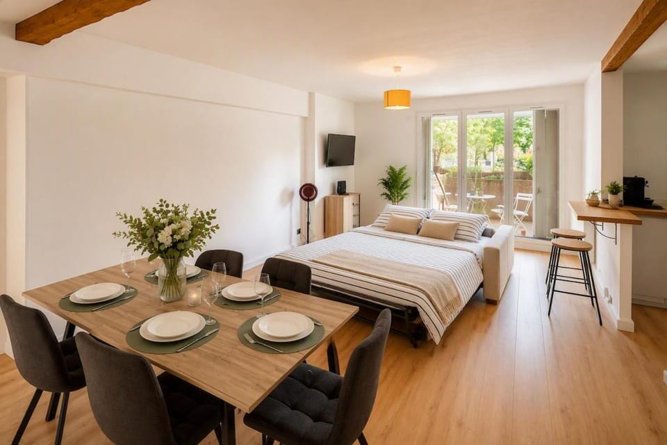 Living room, Dining area