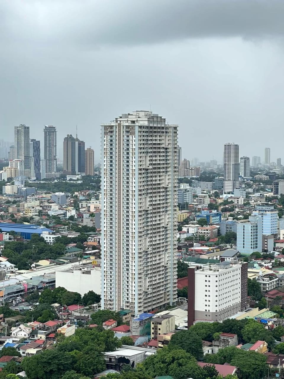 One Bedroom with Balcony 46th Floor next to Penthouse & Sky lounge Hotel in Pasig