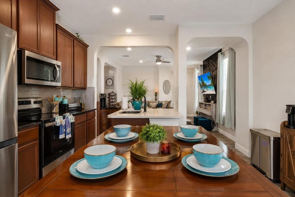Modern Home Near RandolphAFB with Coffee Bar and Private Yard House in Schertz