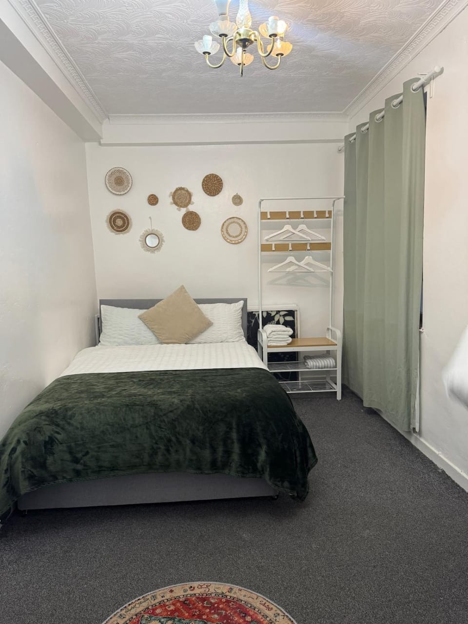 Mira's Entire House in Kings Cross Apartment in London Borough of Islington