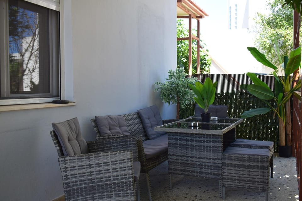 Day, Garden, Balcony/Terrace, Seating area, Garden view