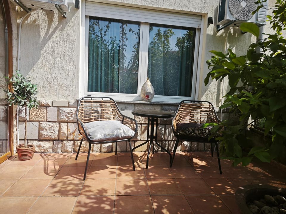Patio, Spring, Garden