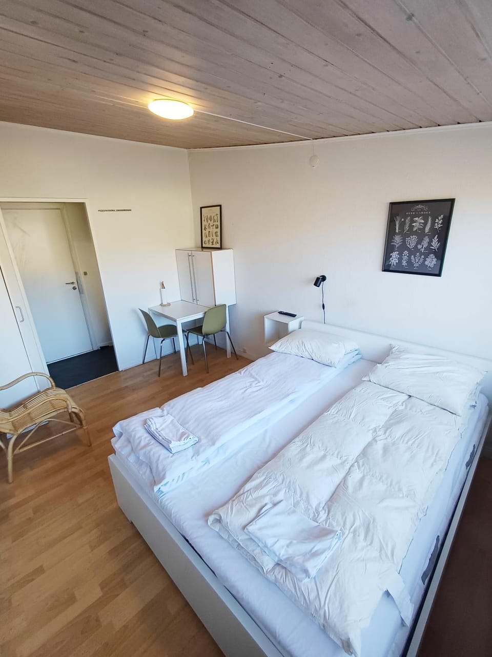 Double room 6 with Free Parking Apartment in Aalborg