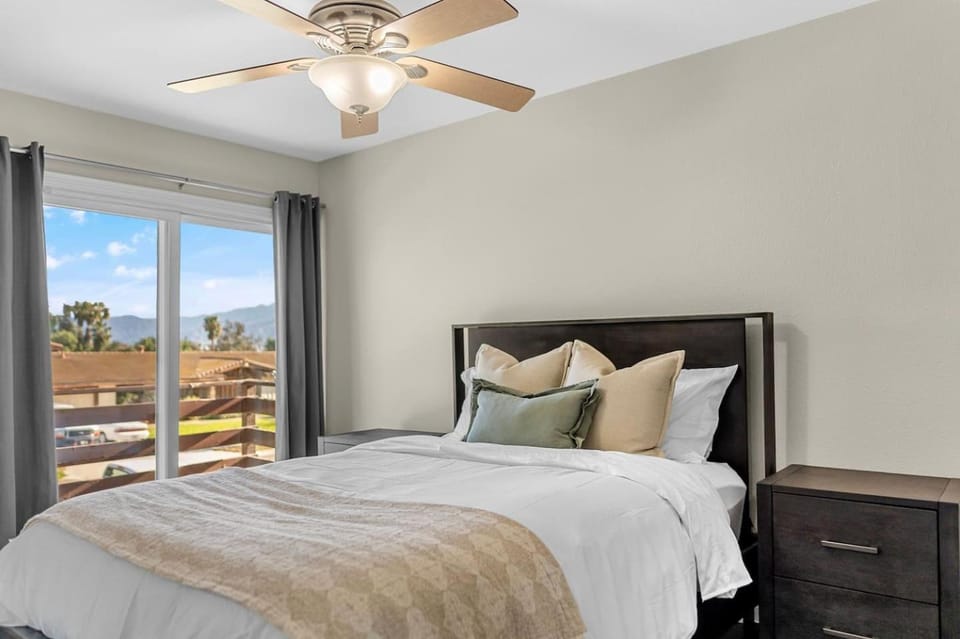 Corona Golf Course Pool Home 4B3B - Pet Friendly House in Corona