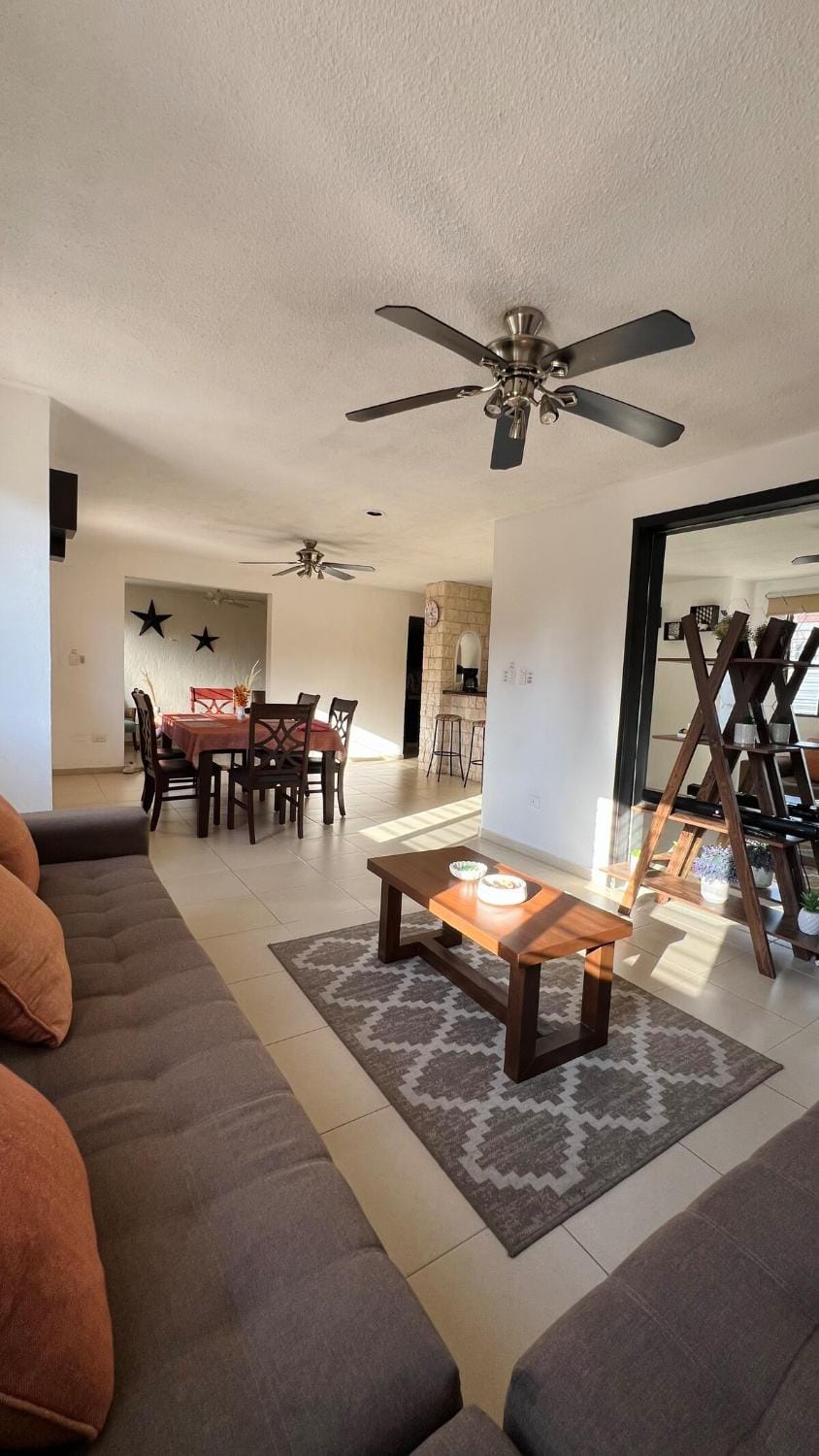 Home 365 Mérida Comodidad, amplitud total, 3 recamaras, 2 baños 5 camas ideal familias Consulado Americano Apartment in Merida