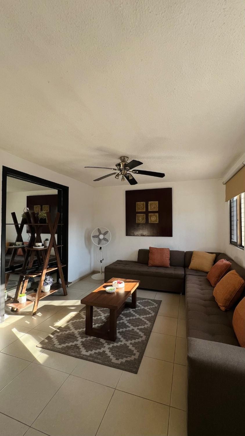 Home 365 Mérida Comodidad, amplitud total, 3 recamaras, 2 baños 5 camas ideal familias Consulado Americano Apartment in Merida