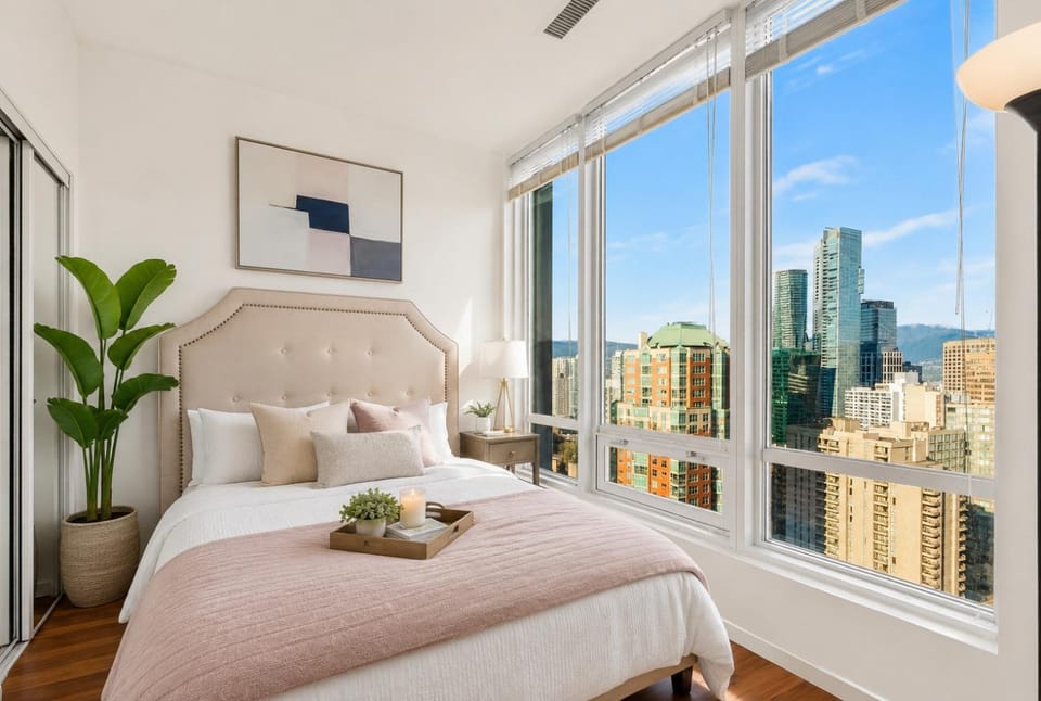 Bed, View (from property/room), Balcony/Terrace, Photo of the whole room, Bedroom, City view, towels
